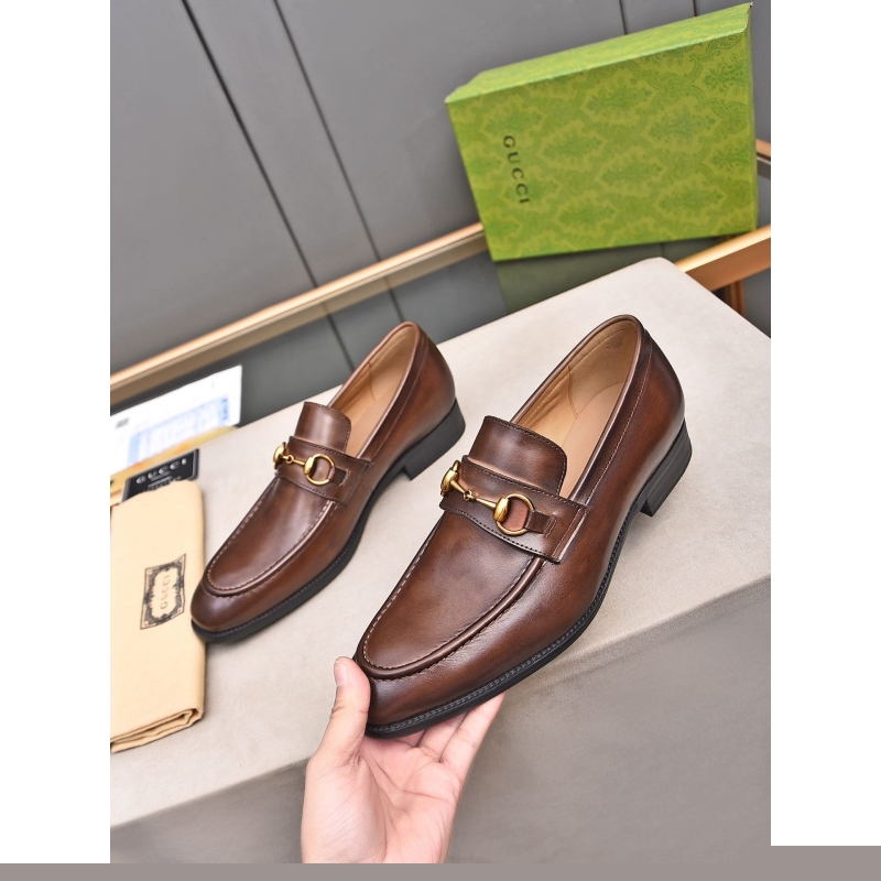 G*u*i leather shoes